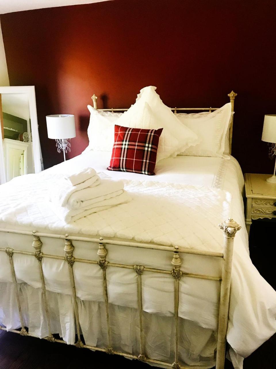 The Tartan House Bed & Breakfast Ajax Eksteriør billede
