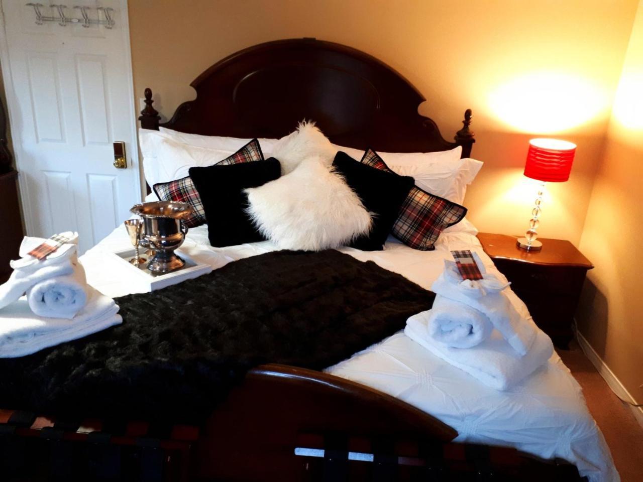The Tartan House Bed & Breakfast Ajax Eksteriør billede