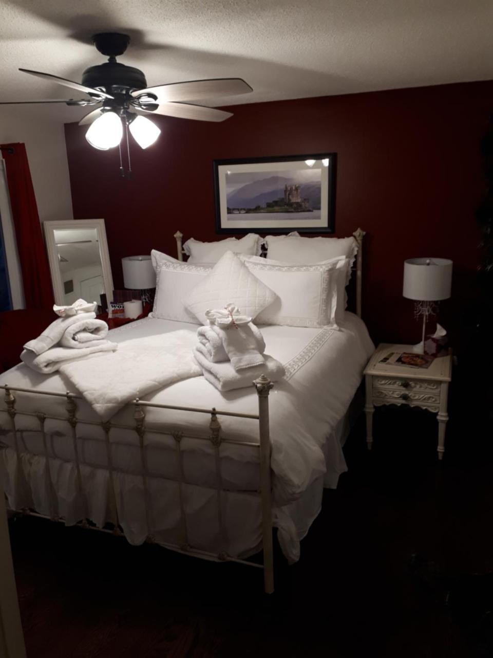 The Tartan House Bed & Breakfast Ajax Eksteriør billede